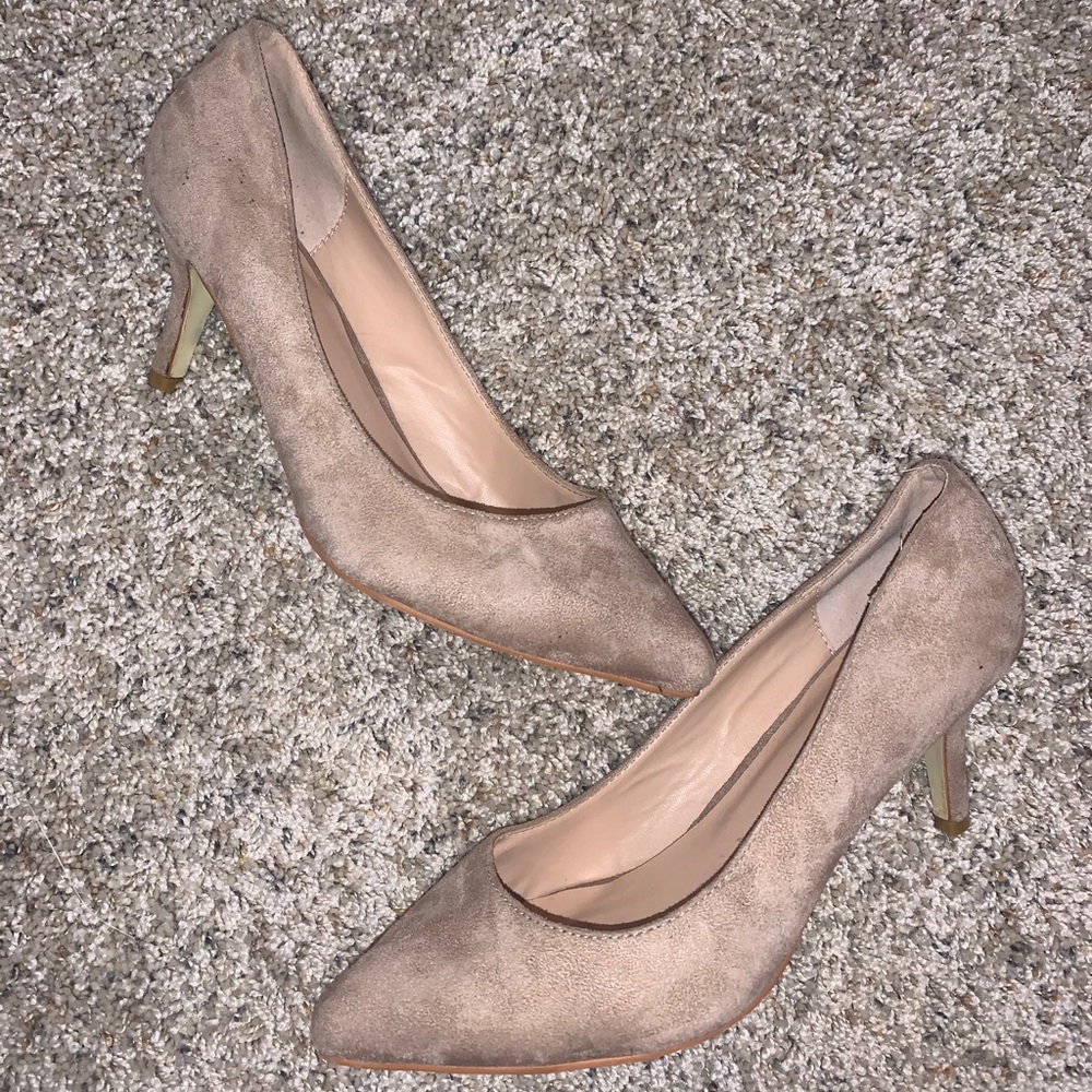 Nude beige kitten heel 2 inch like new suede